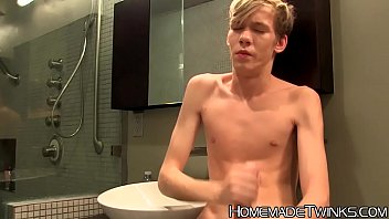 Twink Has Some Homemade Fun With His Very Massive Hard Penis free video