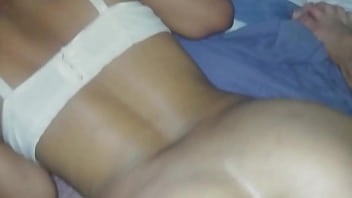 Jovencita Pegandose Unas Ricas Sentadillas free video