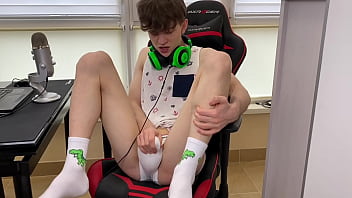 Gamer Jerking His 9 Inch Dick / Use 2 Hands / Big Cum / Monster Cock/ free video