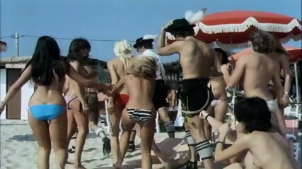 Drei Lederhosen In St Tropez - 1980 - Beach Scenes free video